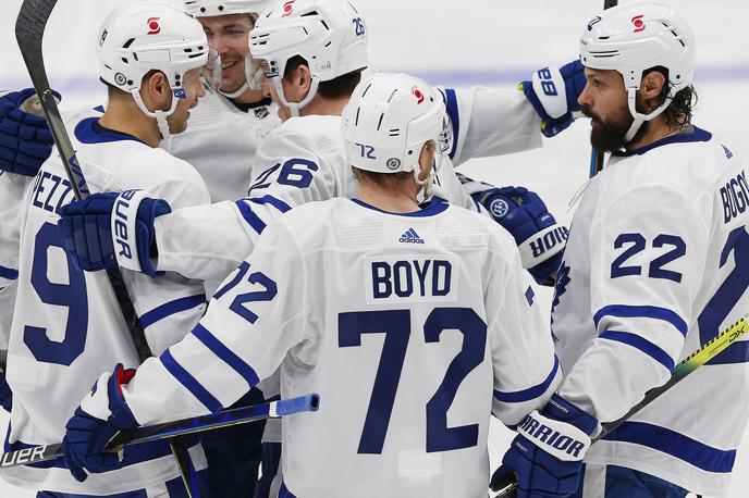 Toronto Maple Leafs | Hokejisti Winnipega so na predzadnji tekmi rednega dela v ligi NHL s 4:2 premagali Toronto. Obe ekipi sta napredovali v končnico. | Foto Reuters