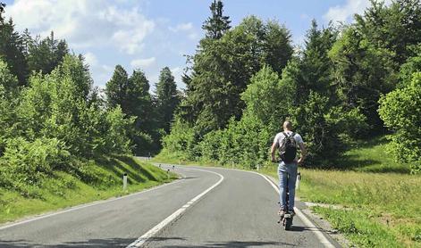 Noro, koga smo dohiteli: s skirojem po "regionalki", hitrost tudi prek 60 km/h #video