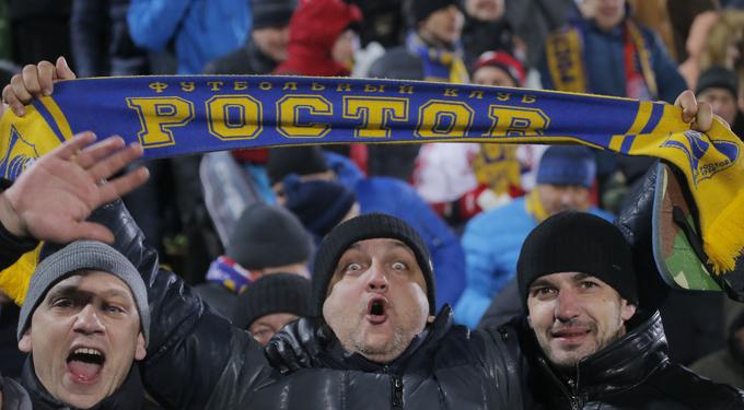 Kljub hudemu mrazu je bil štadion v Rostovu skoraj poln. Zbralo se je 15.211 gledalcev. | Foto: Reuters