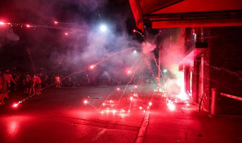 Napeto na ulicah Beograda, prišel je tudi Vučić #foto #video