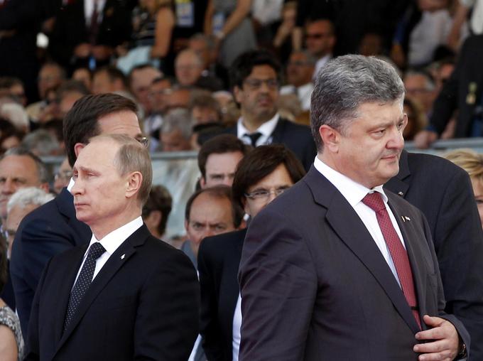 Ruska nasilna priključitev polotoka Krim v letu 2014 je okrepila težnje za odcepitev ukrajinske pravoslavne cerkve (na fotografiji levo ruski predsednik Vladimir Putin, desno ukrajinski predsednik Peter Porošenko). | Foto: Reuters