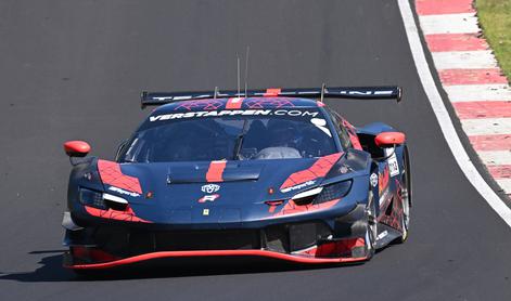Verstappen na skrivaj dirkal s ferrarijem