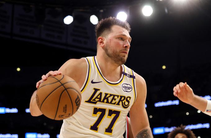 Luka Dončić želi prekiniti niz porazov v dresu Lakersov. V Milwaukeeju ga čaka vsej prej kot enostavna naloga. | Foto: Reuters