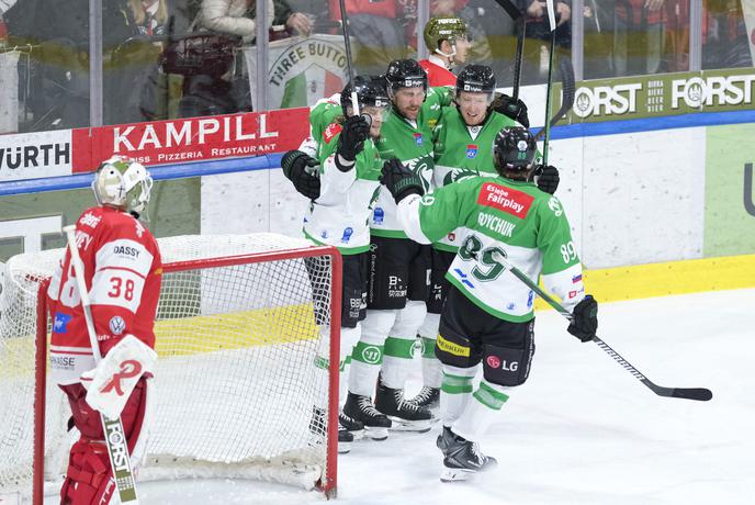 Olimpija s tremi goli v 38 sekundah zrežirala preobrat in povedla v seriji