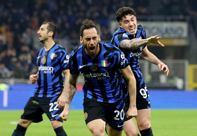 Tako se je Hakan Calhanoglu razveselil izenačenja Interja na 2:2. | Foto: Reuters