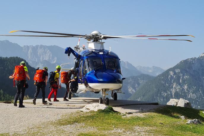 Helikopter | Pogrešanega moškega so našli mrtvega. Vse kaže, da se je ponesrečil pri padcu z grebena.  | Foto Policija