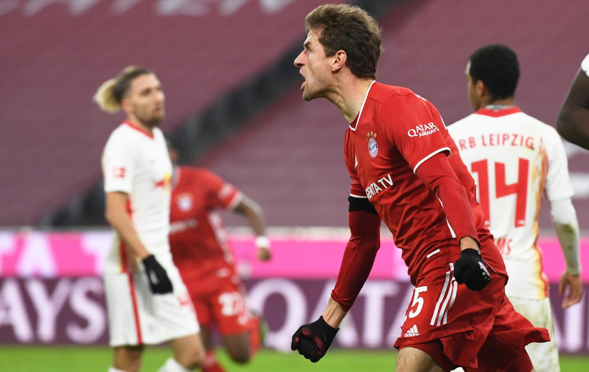 Thomas Müller Bayern Leipzig Kampl | Na Allianz Areni sta se pomerili trenutno najboljši ekipi bundeslige. V dramatičnem srečanju sta se razšli brez zmagovalca, junak gostiteljev pa je bil dvakratni strelec Thomas Müller. | Foto Reuters