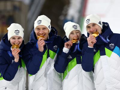 Domen Prevc četrti član družine z olimpijsko kolajno, slovenski smučarski skoki z največ kolajnami na ZOI