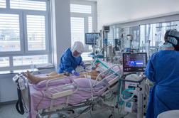 Bolnišnicam naj bi na pomoč priskočile medicinske ekipe iz Italije