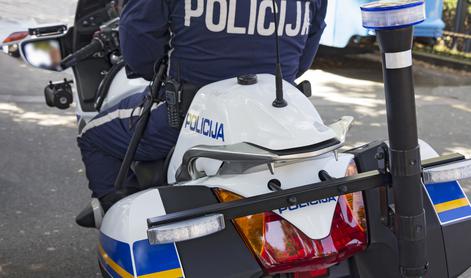 Policista v Pulju pretepla slovenskega motorista