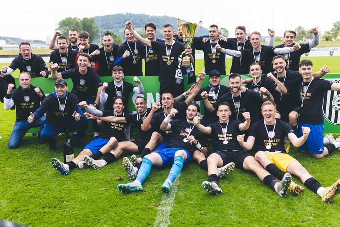 Pred tremi meseci so se nogometaši Rogaške veselili drugoligaškega naslova. | Foto: Grega Valančič/Sportida