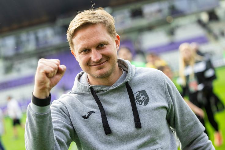 Aleš Arnol si bo z zanimanjem ogledal sredino tekmo med mladinci Brava in Porta v mladinski ligi prvakov. Mlade upe Šiškarjev vodi Tomaž Petrovič. | Foto: Vid Ponikvar/Sportida