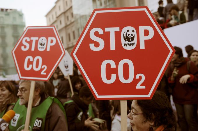 Zahteve Evropske unije glede izpustov emisij CO2 se bodo v letu 2020 še bolj zaostrile, proizvajalce pa lahko čakajo visoke kazni. | Foto: Reuters