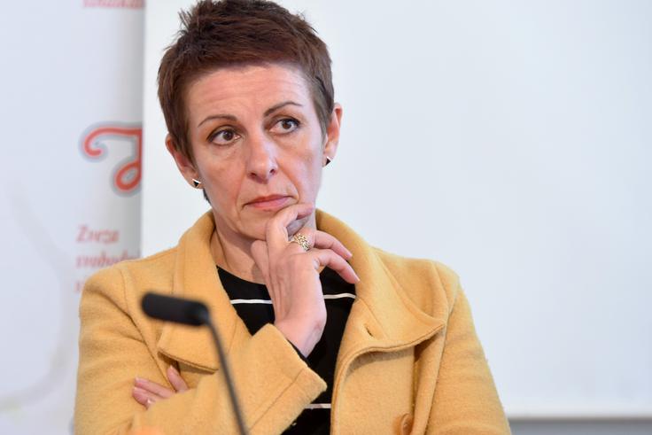 "Črno slikanje sedanjih razmer je le nadaljevanje vsakoletnega januarskega izsiljevanja ob usklajevanju minimalne plače po še veljavnem zakonu, in sicer ne glede na to, za koliko se je letno usklajeval znesek minimalne plače," pismo delodajalcev vladi komentira predsednica ZSSS Lidija Jerkič. | Foto: STA ,