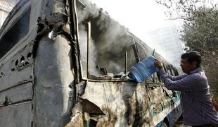 Eksplozija na avtobusu ubila 16 otrok