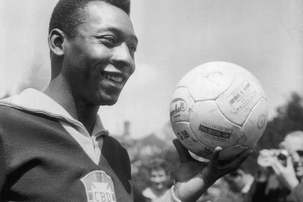 Peleja izpustili iz bolnišnice, legenda že doma v Braziliji