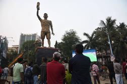 V Indiji 21-metrski kip Messija