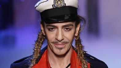 John Galliano se januarja vrača na modne brvi