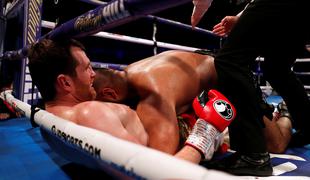 Britanskemu boksarju grozi huda kazen po ugrizu nasprotnika