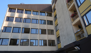 V Domu starejših Hrastnik tri nove okužbe, ena oskrbovanka umrla