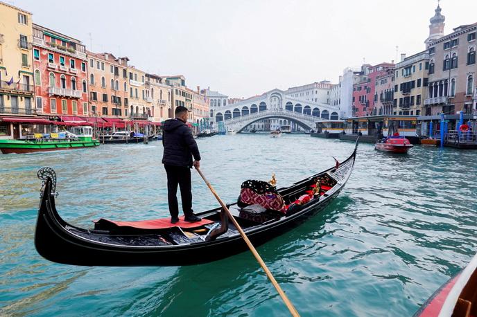 Benetke, Italija, ljudje, turisti | Kazen za prekrškarje ni majhna.  | Foto Reuters