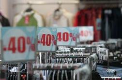 Začetek poletnih razprodaj tekstila in obutve