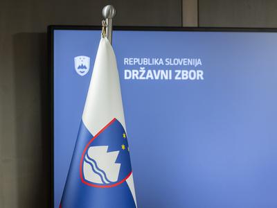 Začenja se volilna kampanja za volitve v DZ