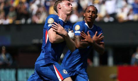 V živo: neverjetno, kaj počne Chelsea Parižanom!