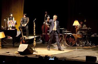 Foto: Hugh Laurie (dr. House) obnorel Križanke