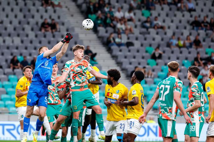 NK Olimpija : NK Bravo | Nogometaši Brava so Olimpijo premagali z 2:1. | Foto Aleš Fevžer
