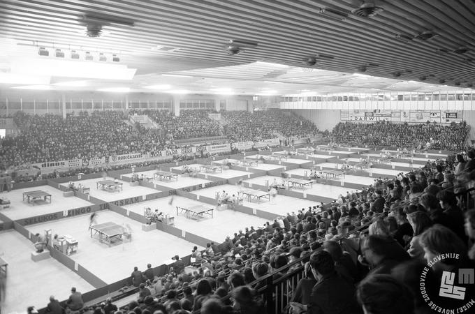Športna zgodba se je v tivolski dvorani začela s svetovnim prvenstvom v namiznem tenisu leta 1965. | Foto: Bogo Primožič, hrani Muzej novejše zgodovine Slovenije