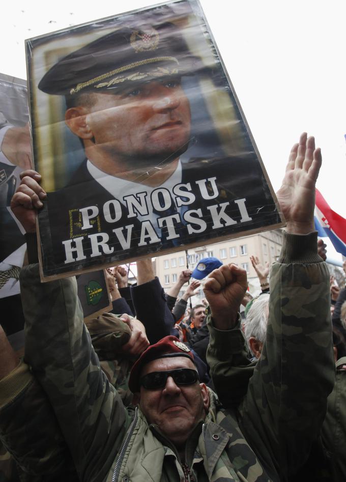 Obsodba hrvaškega generala Anteja Gotovine je na Hrvaškem izzvala proteste, njegov oprostitev leto dni pozneje pa veselje. | Foto: 