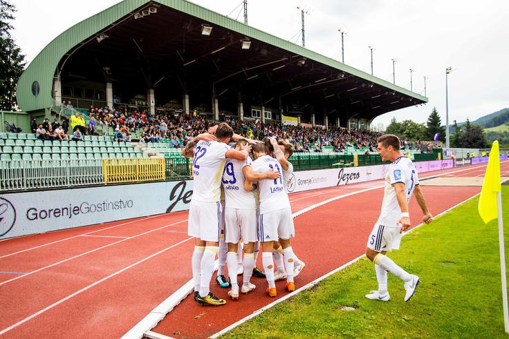 Mariborčani so v uvodnem krogu Prve lige Telekom Slovenije napolnili mrežo Rudarja. | Foto: Žiga Zupan/Sportida