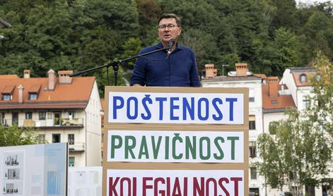 Na shodu za znanost opozorili na nezavidljiv plačni položaj strokovnih služb #foto