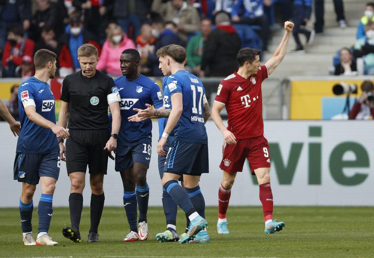 Robert Lewandowski je dosegel že 29. zadetek v tej sezoni. | Foto: Reuters