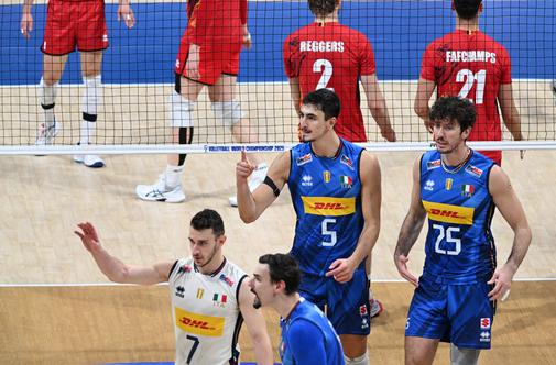 Svetovni in evropski prvaki gladko v polfinale