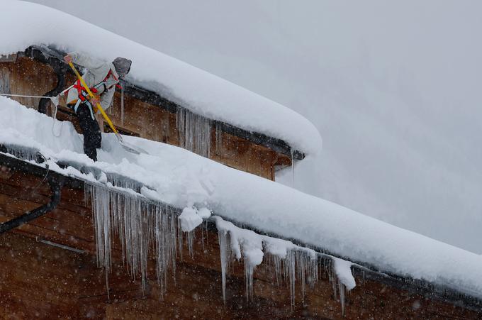 V Avstriji je v zadnjih dneh zapadlo ogromno snega. | Foto: Reuters