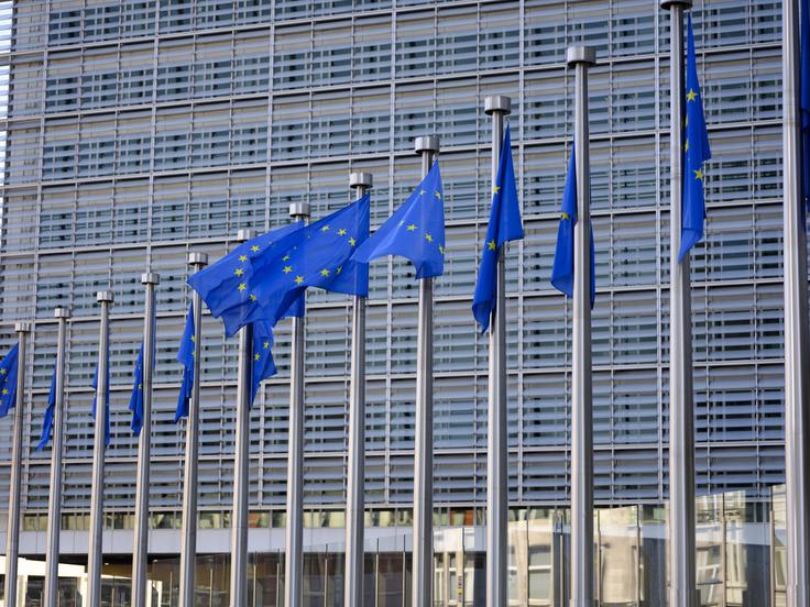 Na Evropski komisiji so v odzivu na poročilo zapisali, da je akt o čipih prispeval h konsolidaciji položaja Evrope na globalnem trgu polprevodnikov. Med drugim je doslej spodbudil za več kot 80 milijard evrov naložb v zmogljivosti za proizvodnjo čipov, so navedli. | Foto: STA