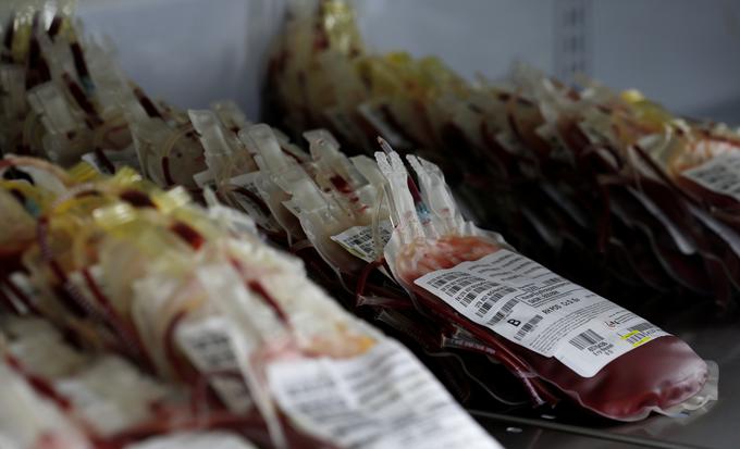 V laboratoriju doktorja Marka Schmidta so našli več vrečk s krvjo. | Foto: Reuters