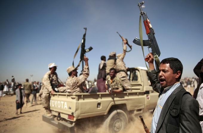 Hutiji so vojaško zelo uspešni, saj so pred leti zavzeli tudi jemensko prestolnico Sano. Hutijev, ki imajo podporo Irana, ni uspela uničiti niti savdska vojska, ki se je neposredno vpletla v jemensko državljansko vojno. Hutiji pogosto izvajajo tudi napade z izstrelki in droni na savdsko ozemlje. | Foto: Guliverimage