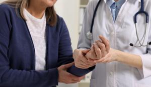 Osteoartroza (osteoartritis): Kako učinkovito zmanjšati bolečine