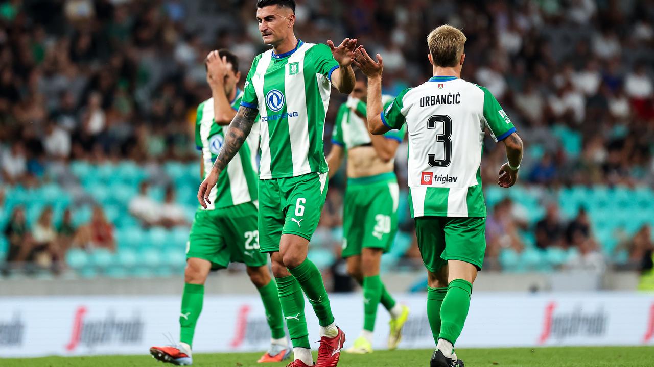 Olimpija zaradi neprimernega vedenja navijačev kaznovana s 1.600 evri