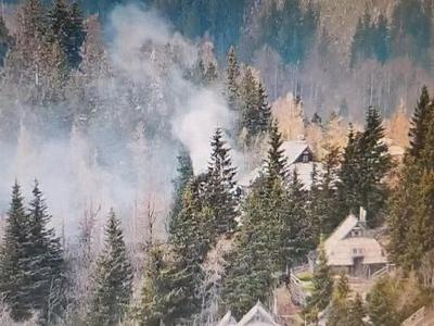Požar na Veliki planini: ogenj zajel turistično kočo
