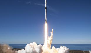 Podjetje Elona Muska v vesolje poslalo 64 satelitov naenkrat