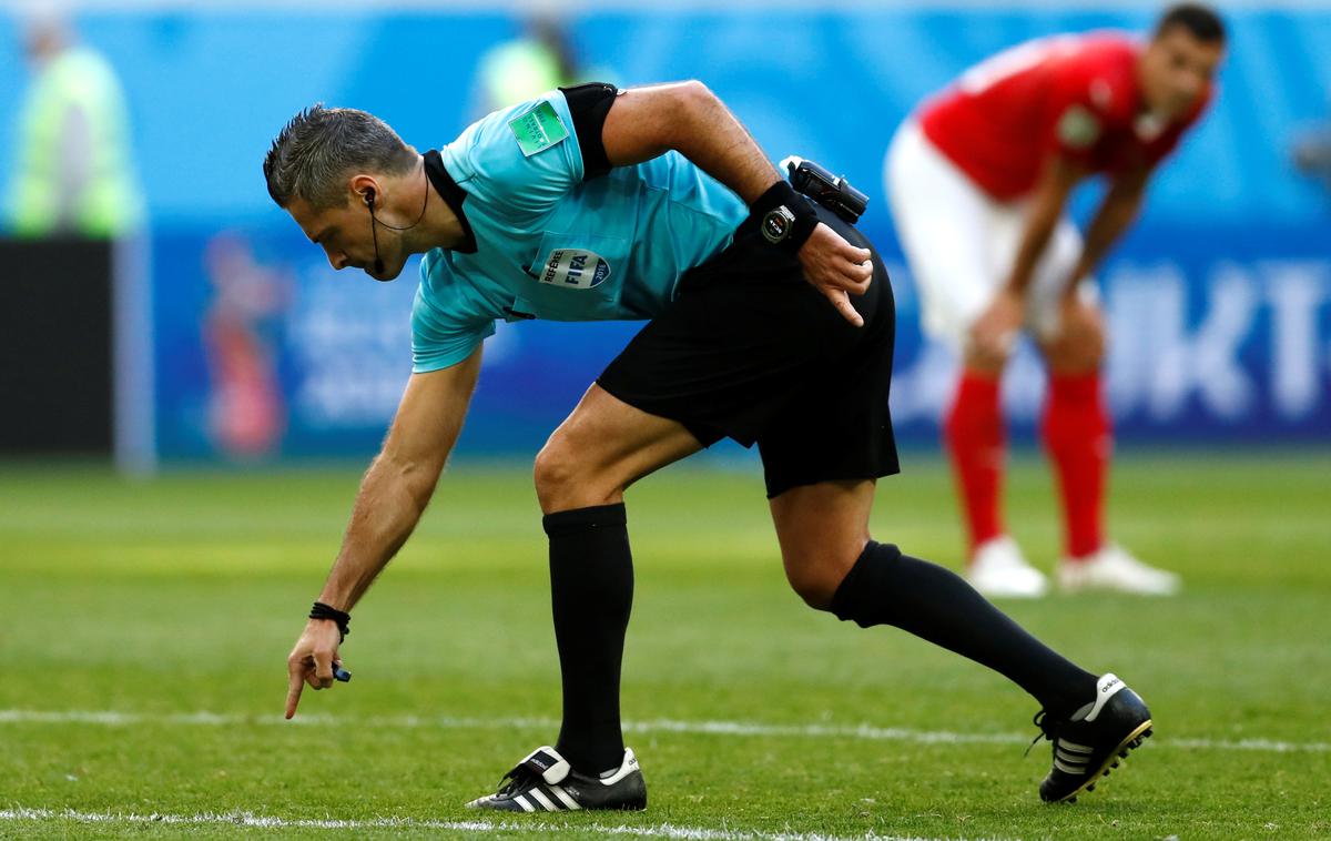 Damir Skomina | Damir Skomina bo v torek zvečer sodil Kylianu Mbappeju, Antoinu Griezmannu, Luisu Suarezu, Edinsonu Cavaniju ... | Foto Reuters