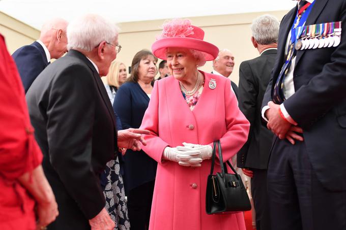 Gospod Cuthbert je s svojimi pripovedmi nasmejal tudi britansko kraljico. | Foto: Getty Images