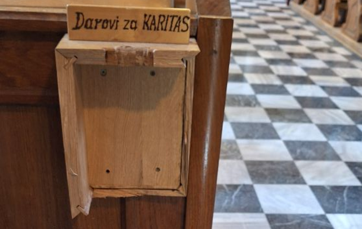 vlom, Frankolovo | Neznani vlomilci so se spravili nad škatlo za darove Karitasu in očitno iskali denar. | Foto Facebook/Branko Cestnik