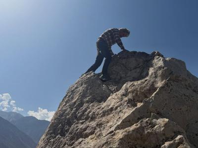 Reinhold Messner pri 82 letih na skali, kjer je prvič videl Nanga Parbat