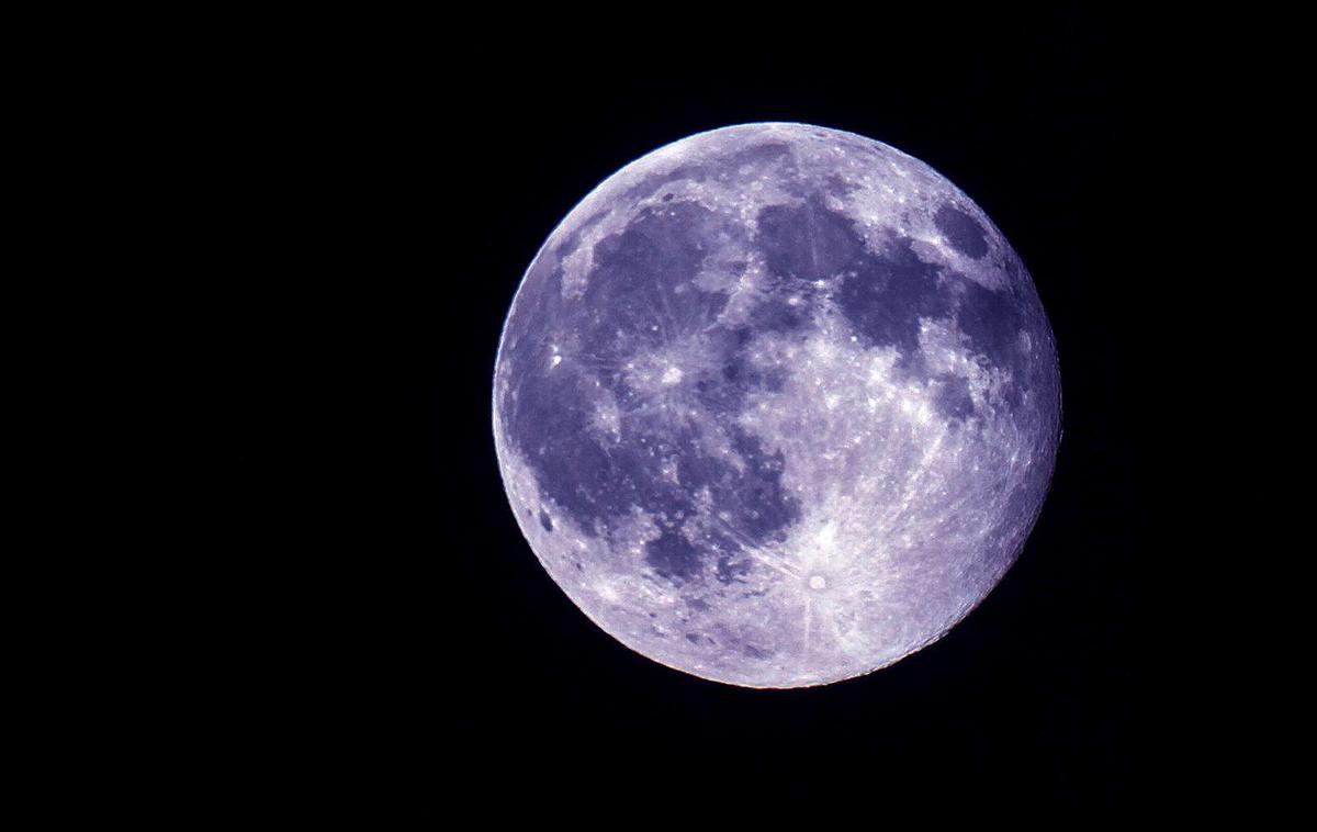 Super luna | V torek bosta na nebu vidna tudi Merkur in Mars, je sporočila ameriška vesoljska agencija Nasa. | Foto STA
