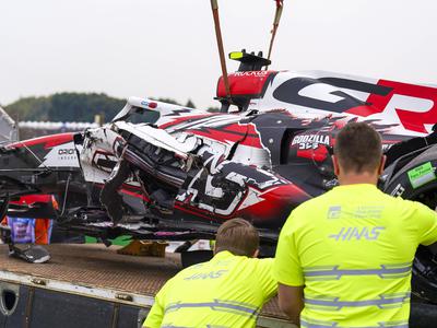 Šele po silovitem trčenju s silo 50G se bo Fia zganila